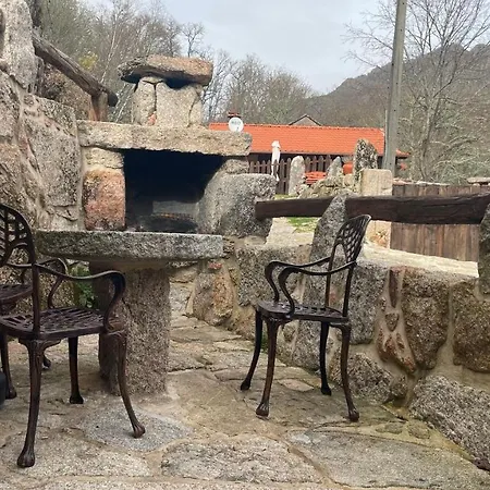 Vakantieboerderij Aldeia De Pontes - *